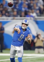 Matt Stafford (#9) throws a pass to his receiver.